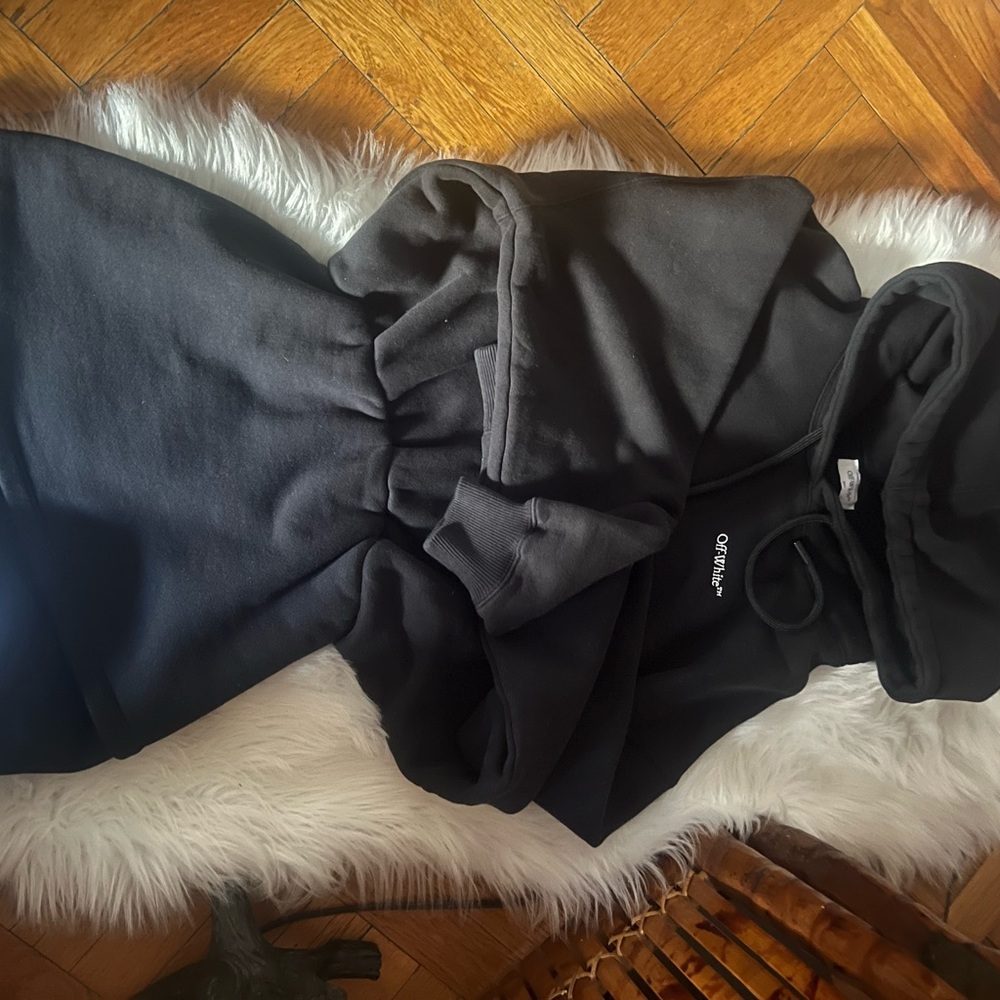 Off-White - Picture 2 of 5
